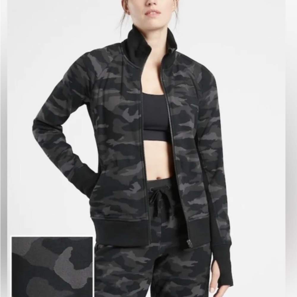 Athleta printed triumph full zip jacket camo sz small